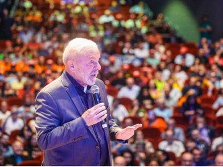 Em festa do PT, Lula condena genocídio em Gaza e critica fiança concedida a Daniel Alves