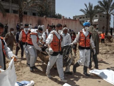 Foram encontrados corpos com mãos amarradas às costas na vala comum em Gaza