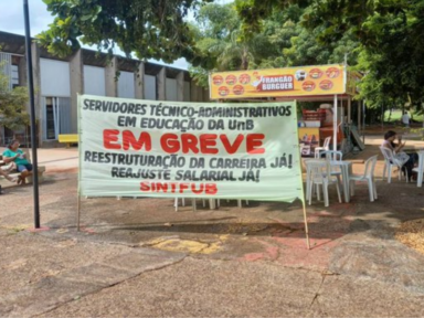 Professores rejeitam reajuste zero em 2024 proposto pelo governo e intensificam greve