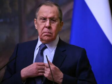 A Ucrânia “tornou-se um Estado abertamente terrorista”, afirma Lavrov