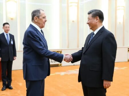 Xi e Lavrov reiteram parceria estratégica China-Rússia por uma ordem mundial a favor dos povos