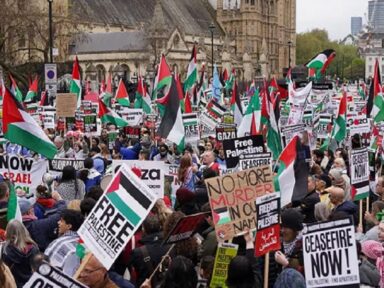 Manifestantes ocuparam as ruas de Londres para exigir o fim do massacre israelense em Gaza