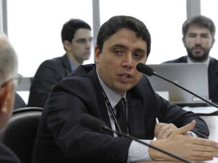 Justiça derruba liminar e reconduz Pietro Mendes à presidência do Conselho da Petrobrás