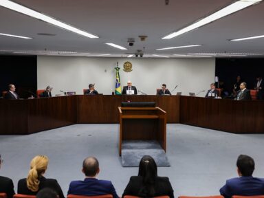 Primeira Turma do STF, por unanimidade, rejeita recurso do “mito” contra multa de R$ 70 mil