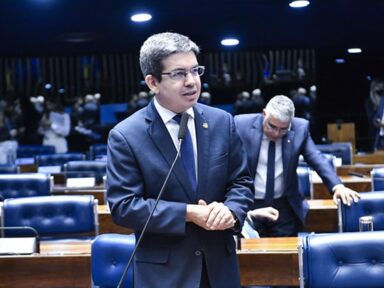 Randolfe condena Equatorial por mais um apagão em Macapá: “vivemos o preço da privatização”