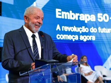 Lula cobra publicamente de Haddad mais verbas para a Embrapa