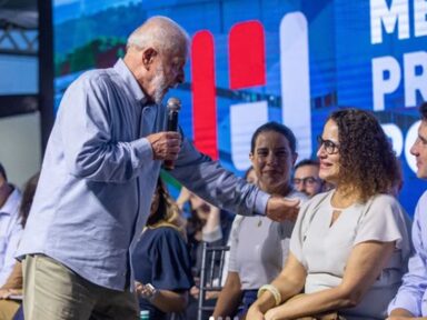“Se o Brasil quer ser soberano tem que ter indústria nacional de saúde”, diz Lula