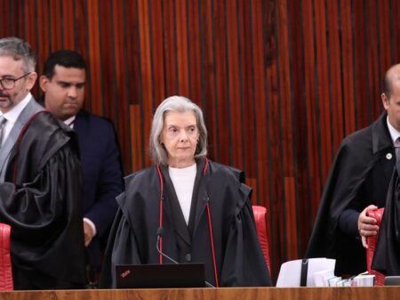 Cármen Lúcia é eleita presidente do TSE e toma posse em junho: “honrar a Constituição”