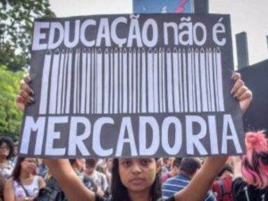 Governo do Paraná ignora denúncias de irregularidades e mantém privatização de escolas