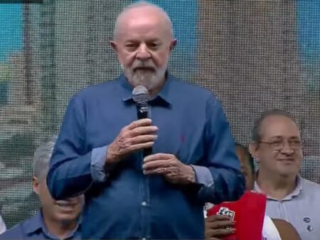 “É preciso mudar o discurso. Salário não é gasto, é investimento”, afirma Lula