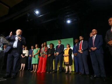 Avaliação positiva do governo Lula é 37,4% e ruim ou péssimo para 30,5%, aponta CNT