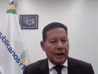 Senador do RS diz que não é sua “função” ajudar vítimas das enchentes