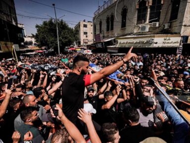 Palestinos lotam as ruas de Jenin contra chacina israelense na Cisjordânia
