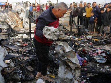 Bombardeio israelense mata 45 palestinos carbonizados em Rafah