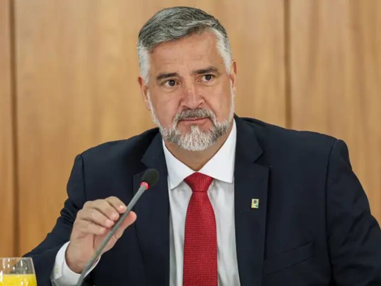 Lula nomeia Paulo Pimenta ministro extraordinário da reconstrução do RS