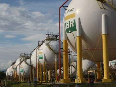 Lula socorre Argentina com gás natural da Petrobrás e evita caos no abastecimento