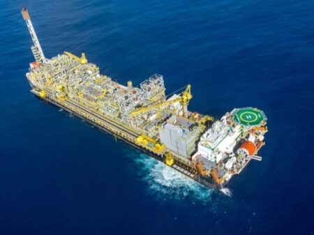 Petrobrás assina compra de 2 navios-plataforma para o pré-sal de Santos