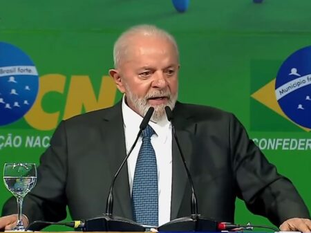 “Poderemos fazer mais em outros Estados após o que foi aprovado para o RS”, diz Lula a prefeitos