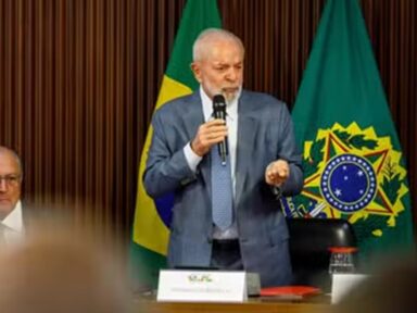 Além das chuvas, pode ter havido falta de cuidado com comportas, diz Lula