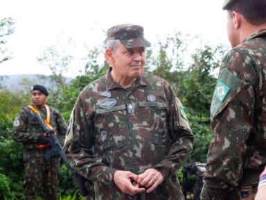 “Exército está dando a resposta do tamanho da tragédia no RS”, diz general Tomás Paiva