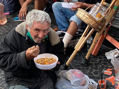 Vereador bolsonarista quer multar em R$ 17 mil quem doar comida a moradores de rua em São Paulo