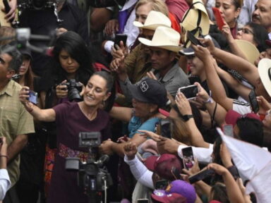 Apoiada por Obrador, Claudia Sheinbaum lidera as pesquisas a presidente do México neste domingo