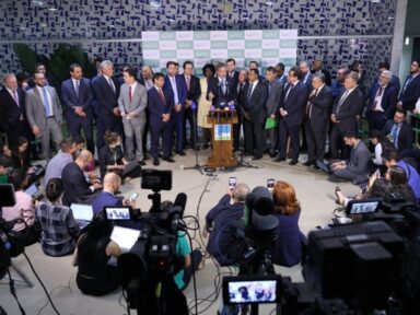 Lira anuncia comissão e adia “PL do Estuprador” para o 2º semestre  