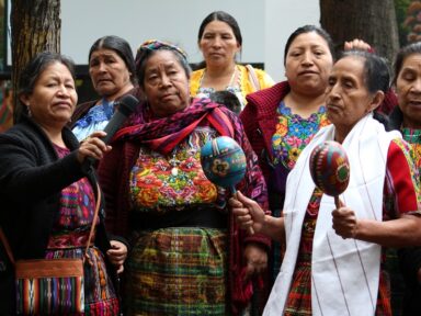 Mães lembram “extermínio forçado” na Guatemala e comparam com práticas israelenses