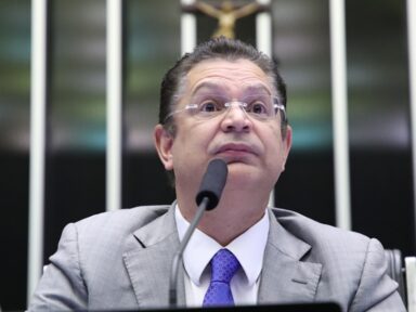Após onda de protestos, autor do “PL do Estuprador” admite recuo