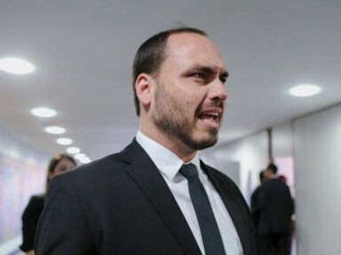 PF suspeita de evasão de divisas e investiga conta de Carlos Bolsonaro nos EUA