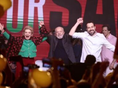 Com Lula e apoio de 8 partidos, Boulos é oficializado candidato a prefeito de SP