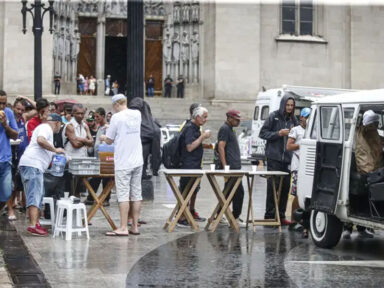 Multar quem dá comida a moradores de rua remete ao nazismo, repudiam religiosos