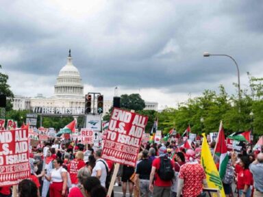 Milhares em Washington repudiam o genocida Netanyahu, aclamado no Congresso dos EUA