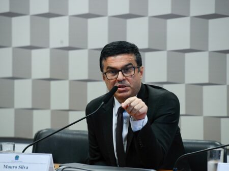 Unafisco processa advogada de Flávio Bolsonaro que atacou a “reputação dos auditores fiscais”