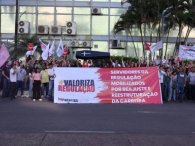 Servidores de agências reguladoras aprovam greve de 48 horas por reajuste salarial