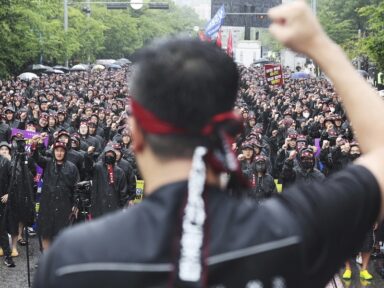 Trabalhadores da Samsung fazem greve por tempo indeterminado exigindo aumento salarial