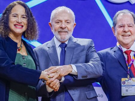 Cientistas entregam a Lula primeiro Plano Brasileiro de Inteligência Artificial