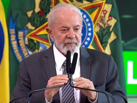 “Quem toma terra de produtor hoje no Brasil são os bancos e não o MST”, diz Lula