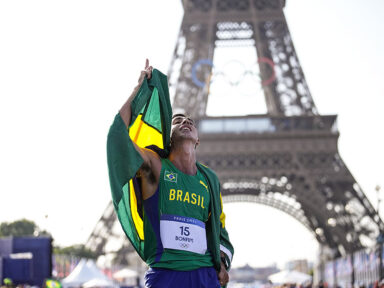 Caio Bonfim conquista a prata na Marcha Atlética e faz história nos Jogos Olímpicos de Paris