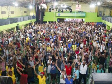 Trabalhadores aprovam conquistas garantidas em negociação e encerram greve dos Correios