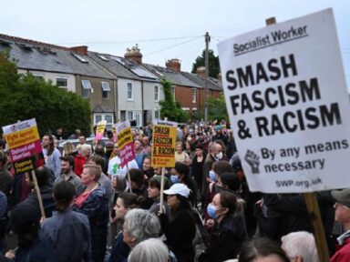 Após agressões a imigrantes, manifestação reúne multidão em Londres contra o racismo