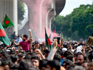 Premiê de Bangladesh foge em meio a protestos de multidões e governo interino assume