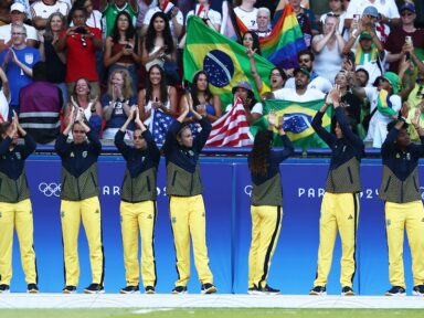 Brasil fica com a prata no futebol feminino após campanha heroica em Paris