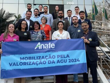 Advogados públicos federais intensificam protestos por reajuste salarial e valorização