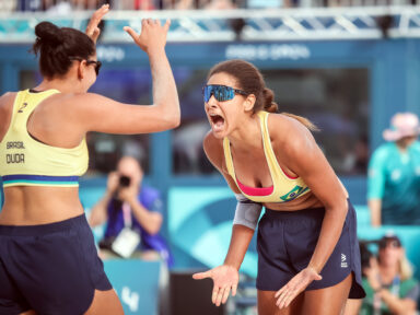 Ana Patrícia e Duda avançam invictas para as semifinais do vôlei de praia em Paris 2024