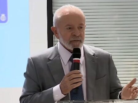 Lula critica onda de privatizações: “vender Eletrobrás foi crime de lesa-pátria”, denunciou