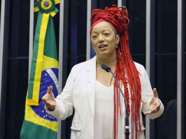 Deputada Daiana Santos denuncia nova ameaça de morte motivada por racismo e homofobia