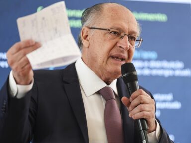 “Não é justo para o Brasil ter a segunda maior taxa de juros do mundo”, contesta Alckmin