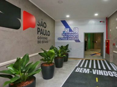 Pacientes denunciam desmonte do atendimento a dependentes químicos no centro de São Paulo