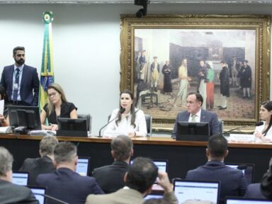 PL da impunidade aos criminosos de 8 de janeiro não tem votos necessários na CCJ e é adiado